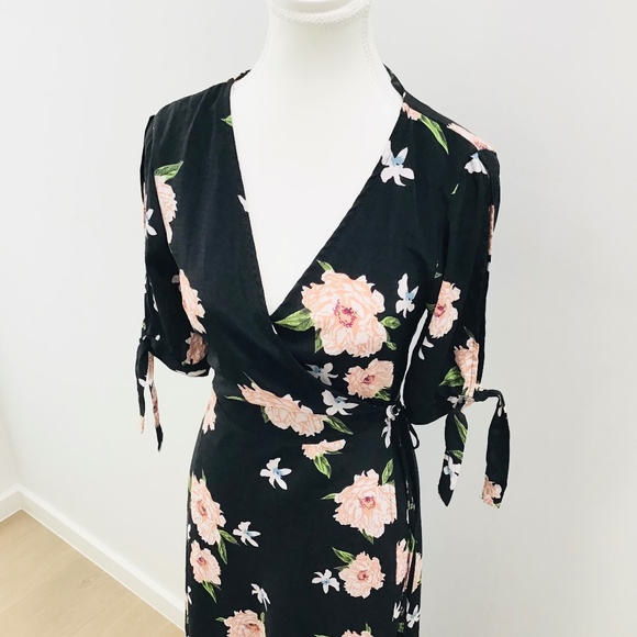 OSCAR ST. size S long black floral satin wrap dress with slit sleeves - Picture 2 of 8